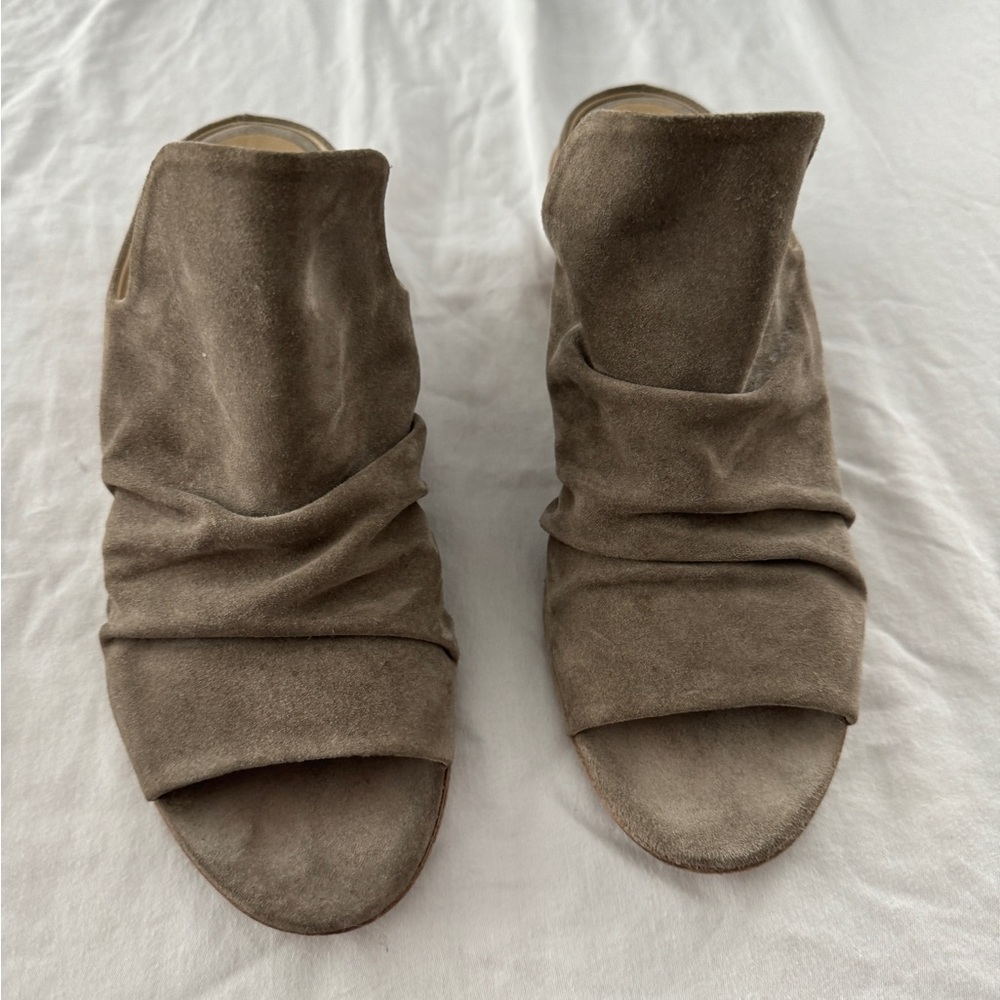 Women’s gray suede Italian made slide size 10